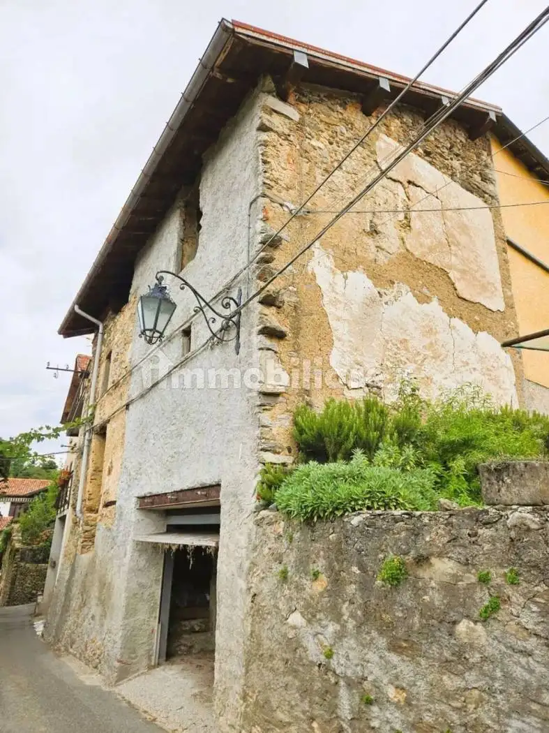 Rustico - Casale in vendita a Montegrino Valtravaglia