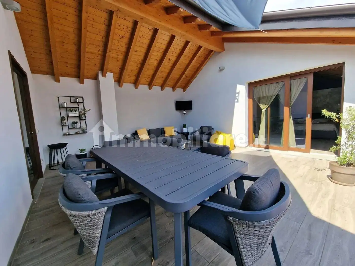 Casa indipendente in vendita a Prato Sesia