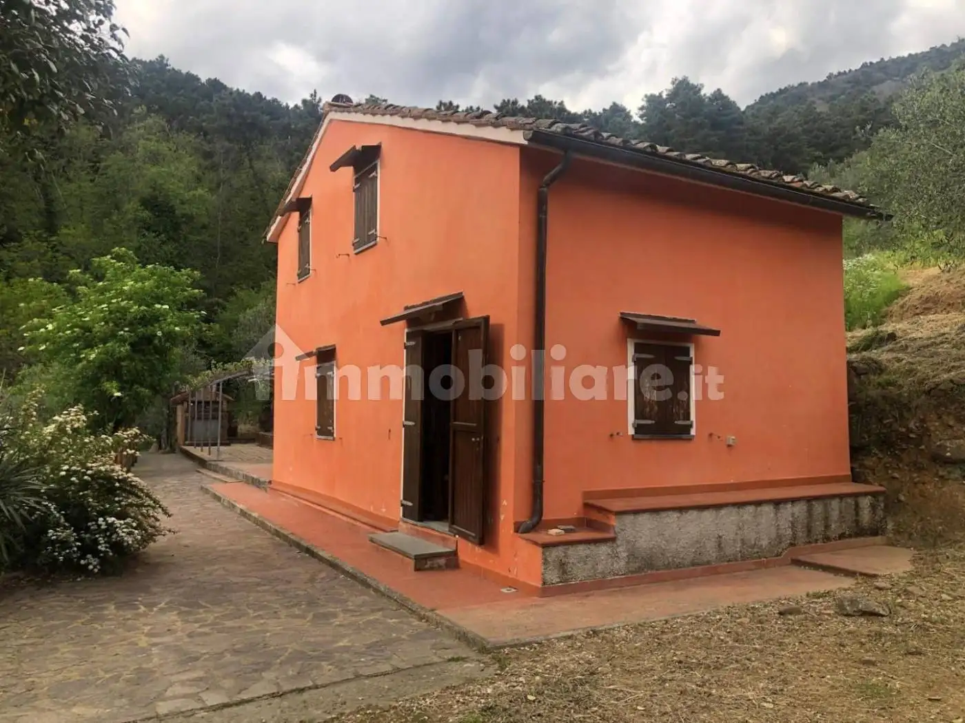 Casa indipendente in affitto a Calci