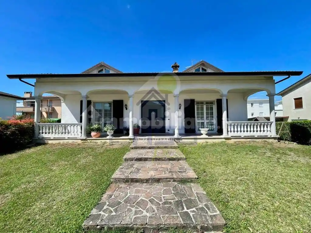 Villa in vendita a Castel San Giovanni