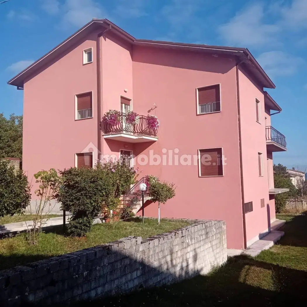Villa unifamiliare, buono stato, 376 m², Collelongo