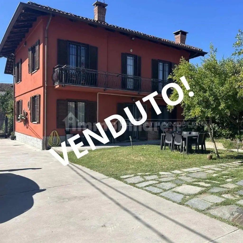 Villa in vendita a Alba