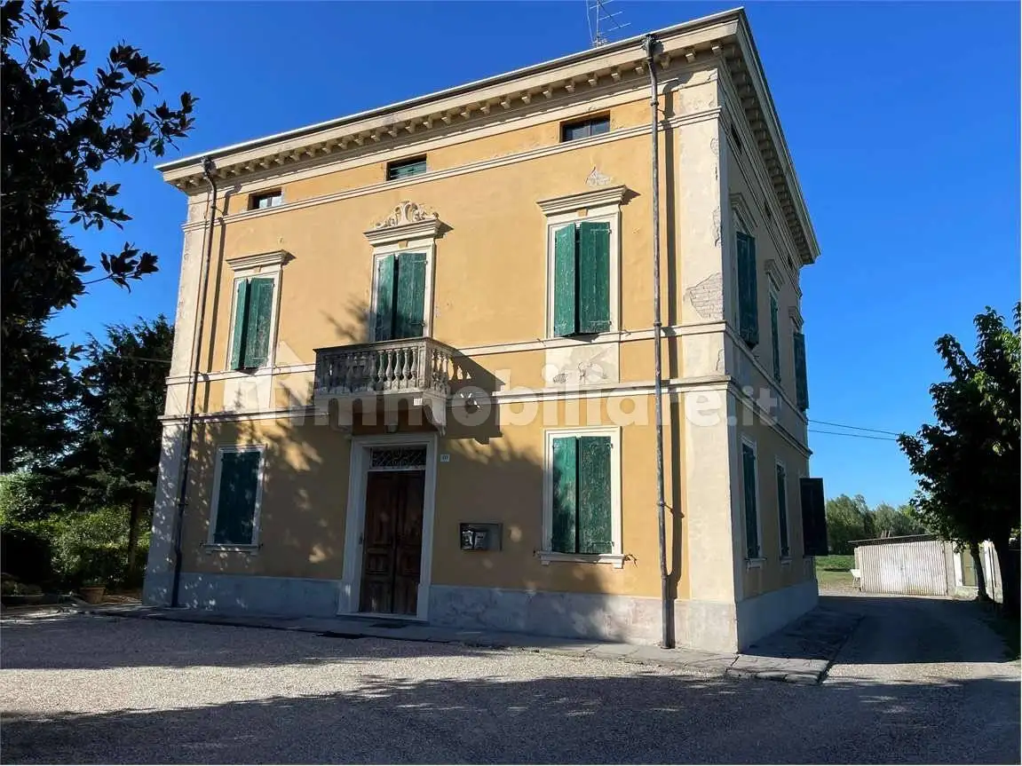 Villa in vendita a Modena
