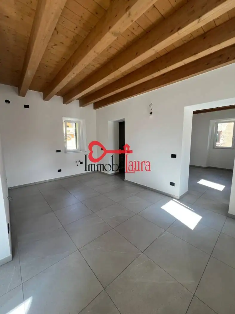 Trilocale ottimo stato, su più livelli, Centro, Bisuschio - foto 2