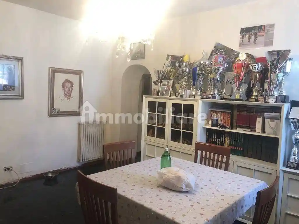 Casa indipendente in vendita a Massa
