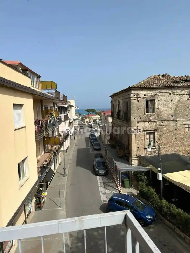 Appartamento via Fratelli Bandiera, 14, Bianco - foto 2