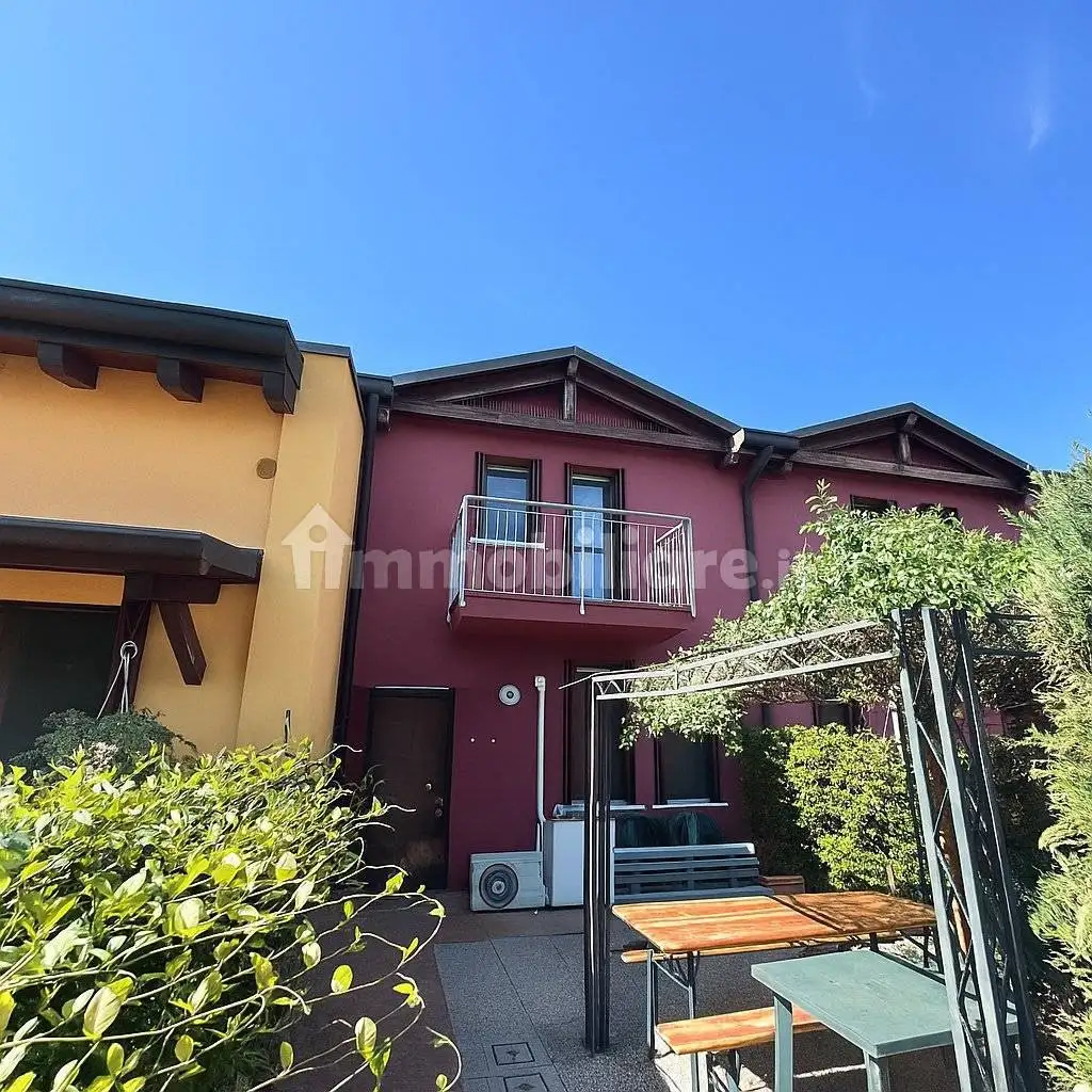 Villetta a schiera in vendita a Boschi Sant'Anna