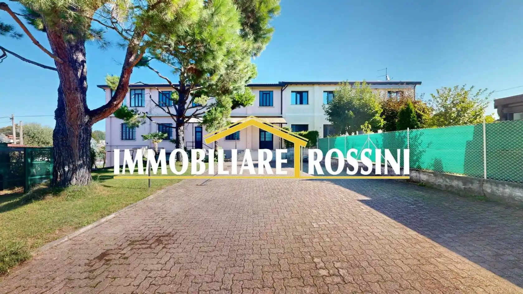 Villa in vendita a Gazzada Schianno