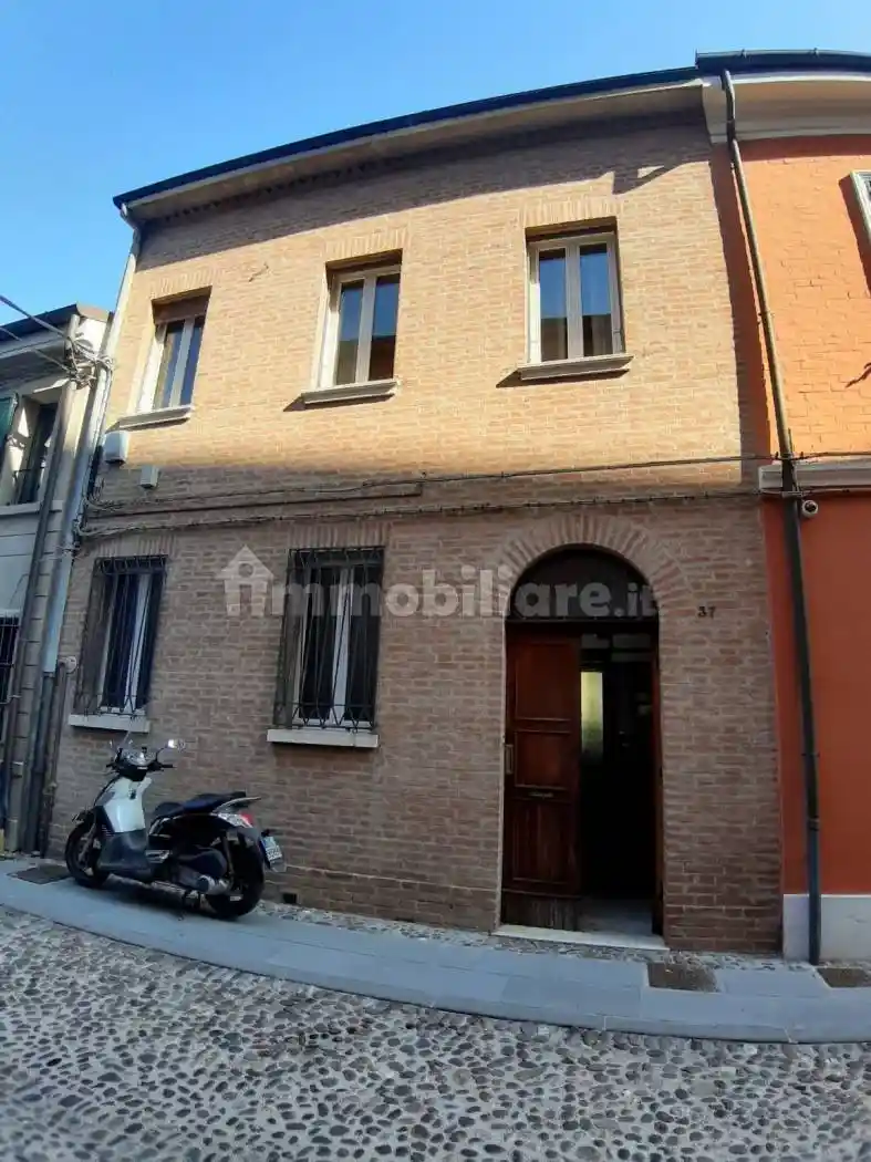 Casa indipendente in vendita a Ferrara