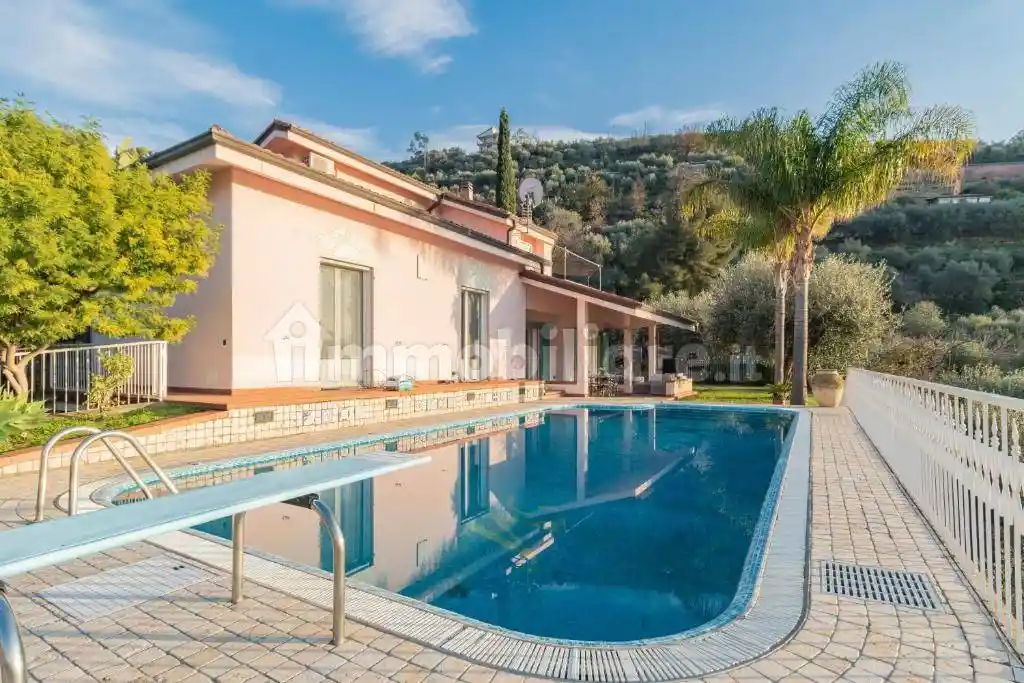 Villa unifamiliare, ottimo stato, 330 m², Castellaro - foto 2