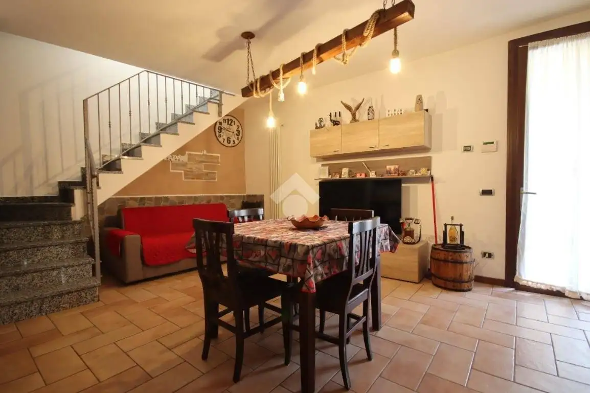 Terratetto plurifamiliare via Giuseppe Garibaldi 99, Centro, Barzanò - foto 3