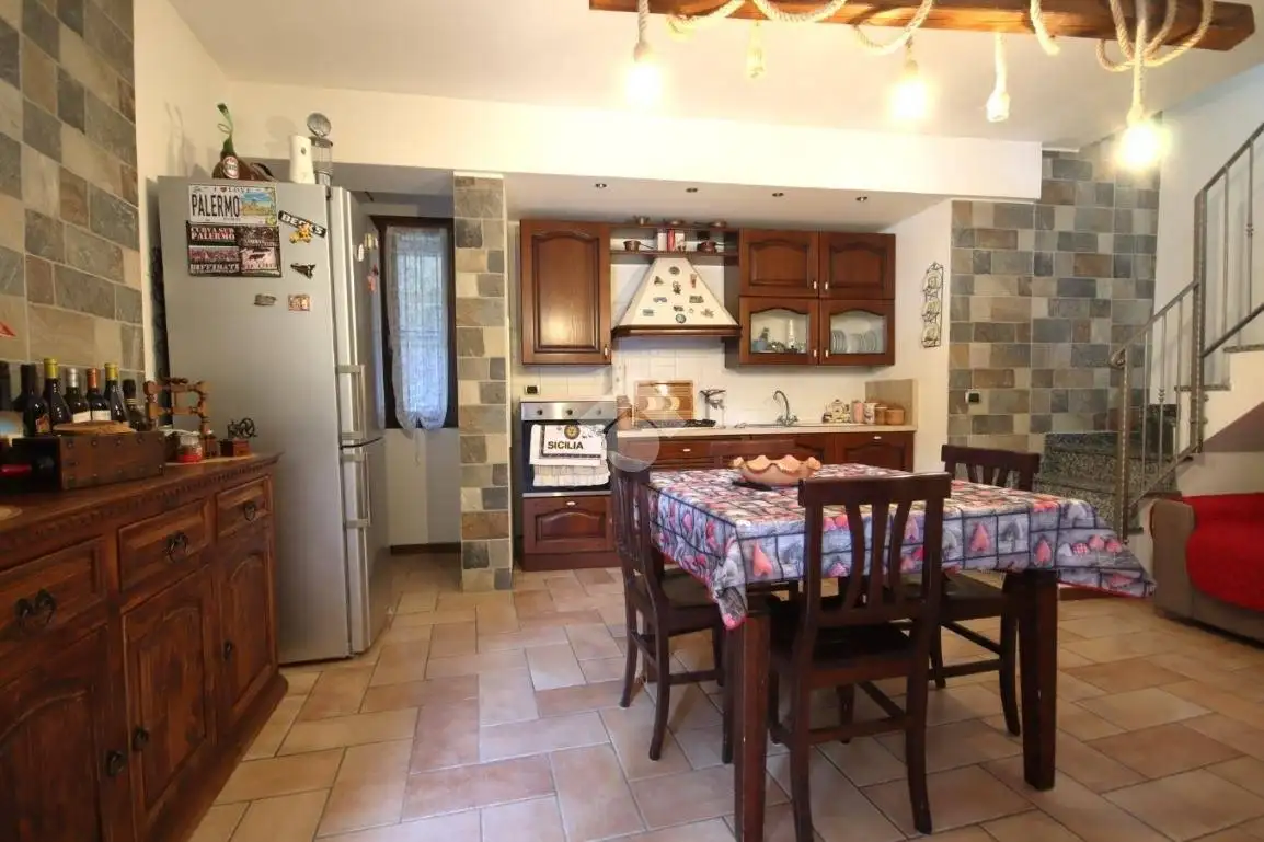 Terratetto plurifamiliare via Giuseppe Garibaldi 99, Centro, Barzanò - foto 5