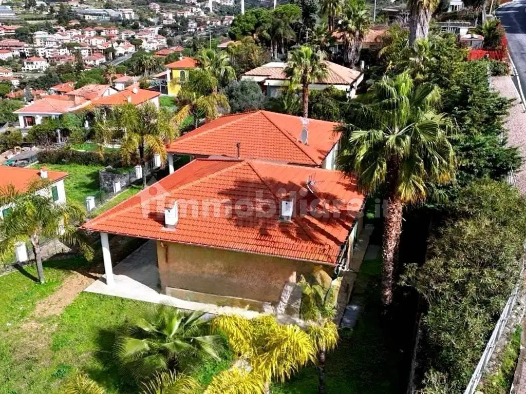 Villa in vendita a Bordighera