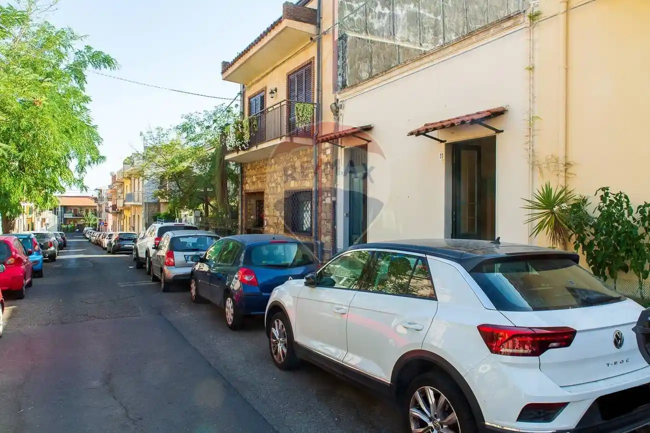 Casa indipendente in vendita a Aci Castello