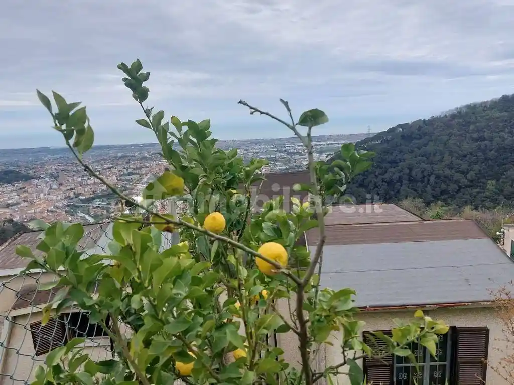 Casa indipendente in vendita a Massa
