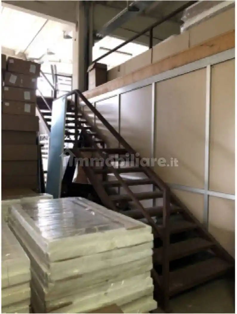 Palazzo - Stabile in vendita a Senago