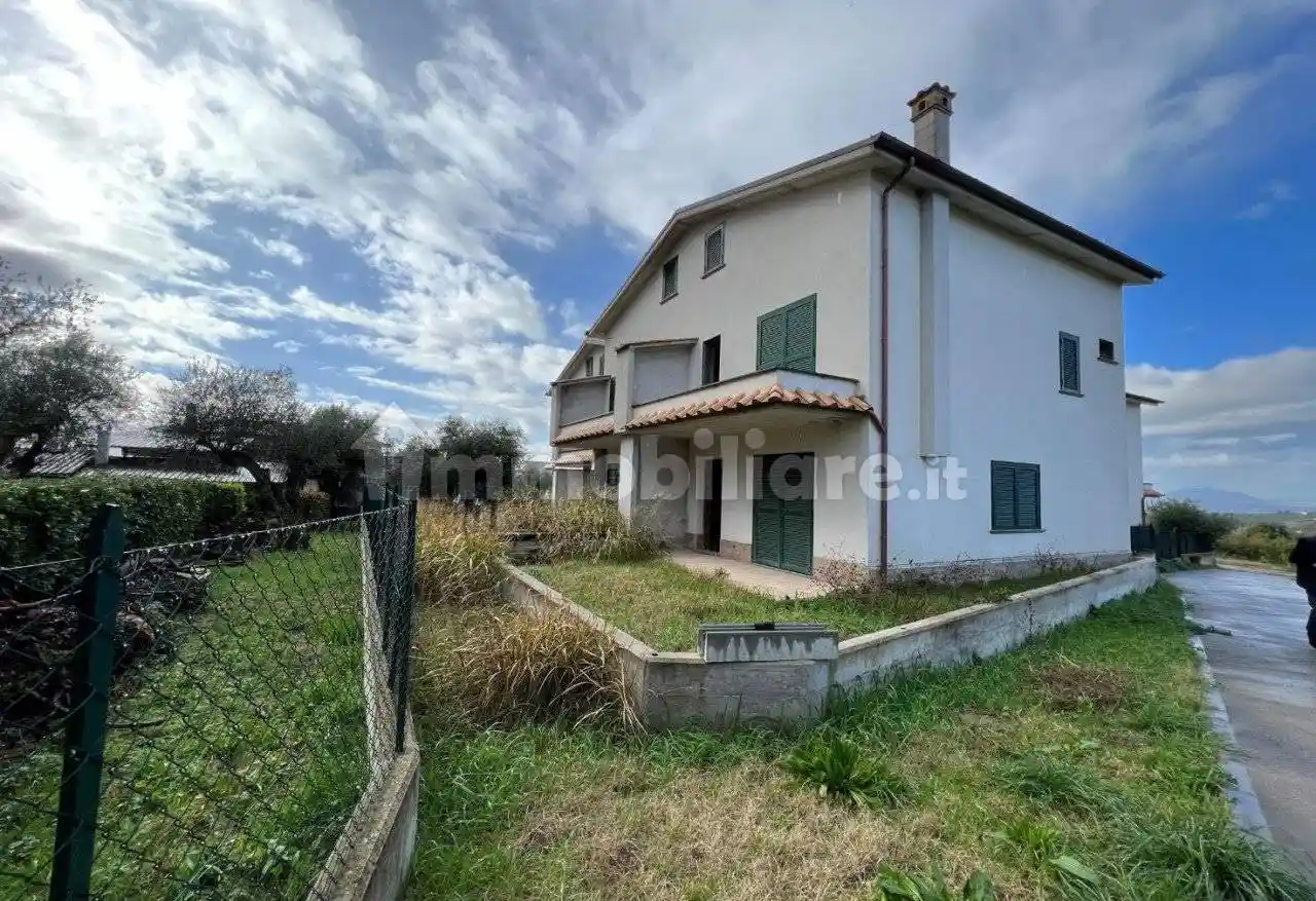 Appartamento in vendita a Fara in Sabina