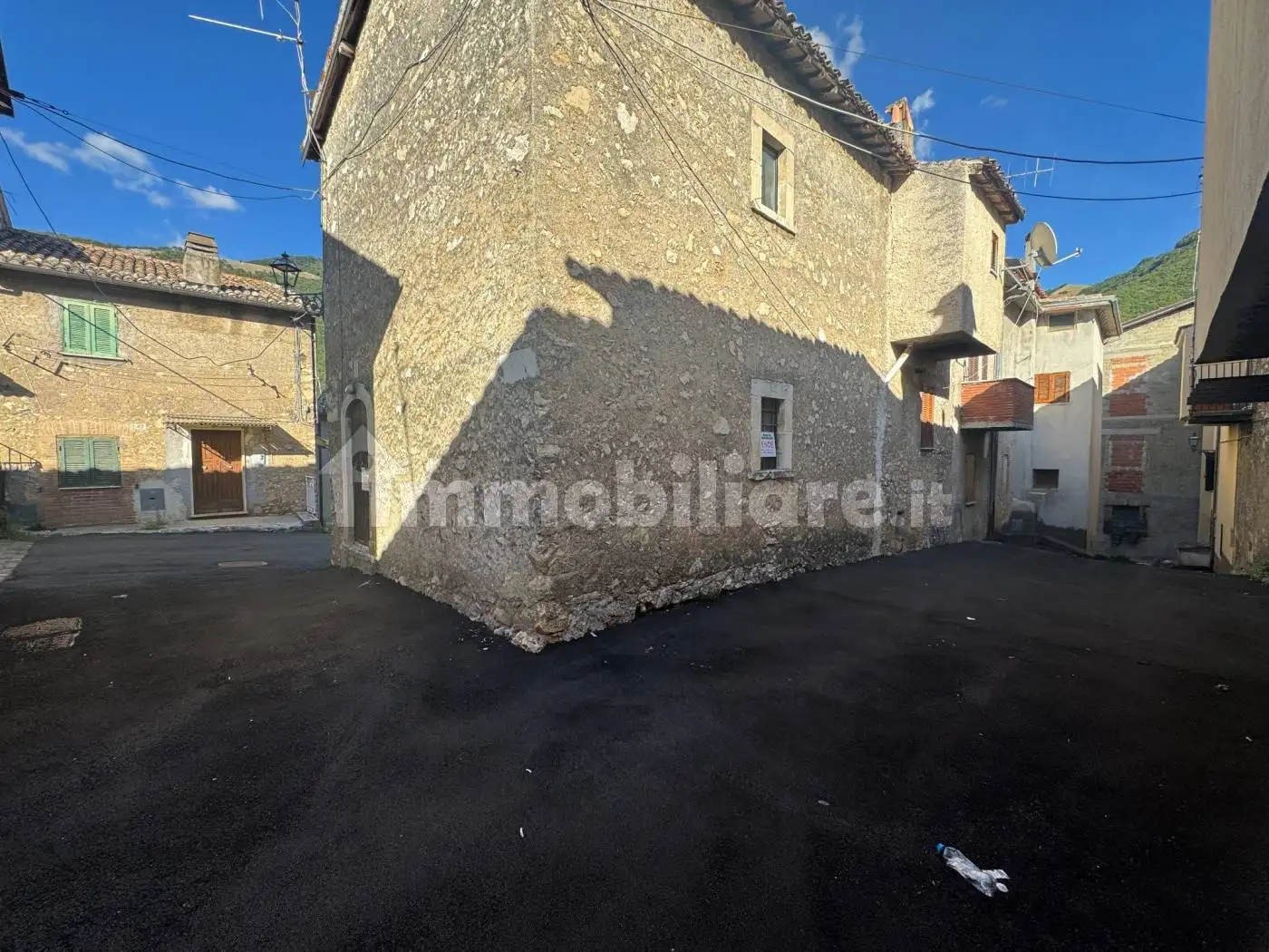 Casa indipendente in vendita a Camerata Nuova