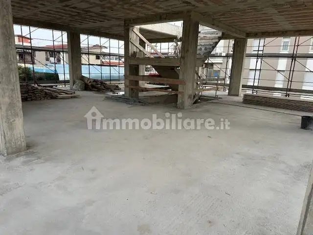 Palazzo - Edificio in Affitto - foto 4