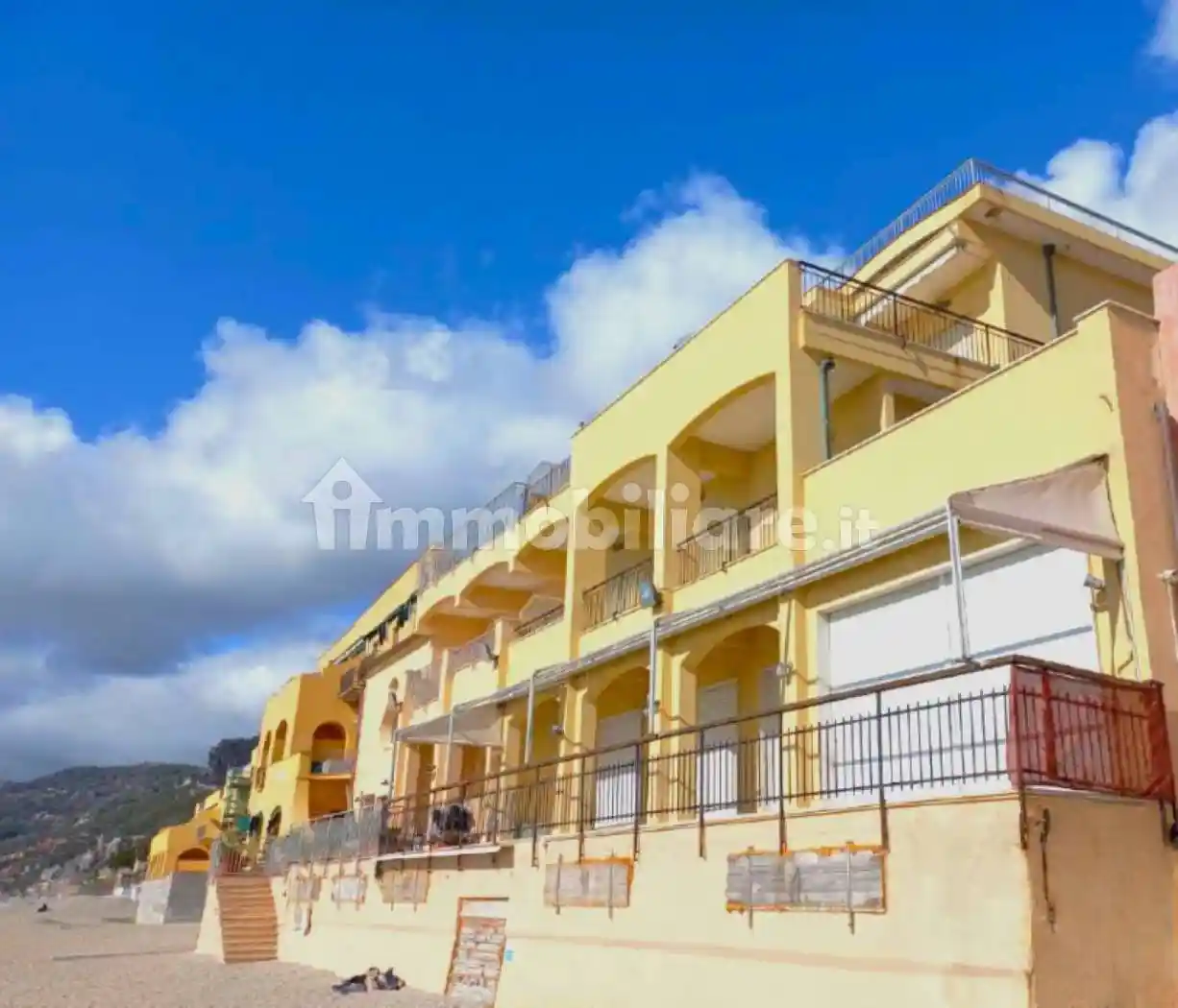 Palazzo - Edificio in vendita a Finale Ligure