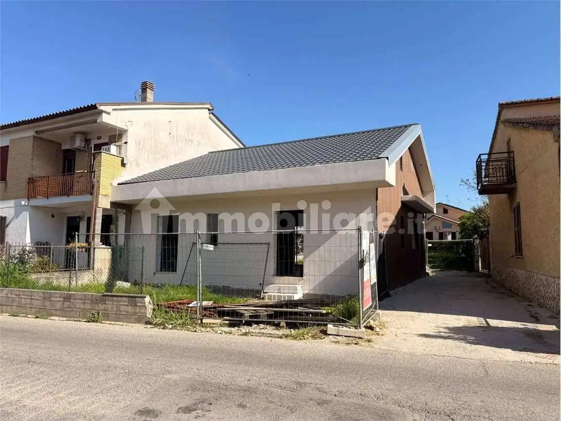 Casa indipendente in vendita a Frosinone