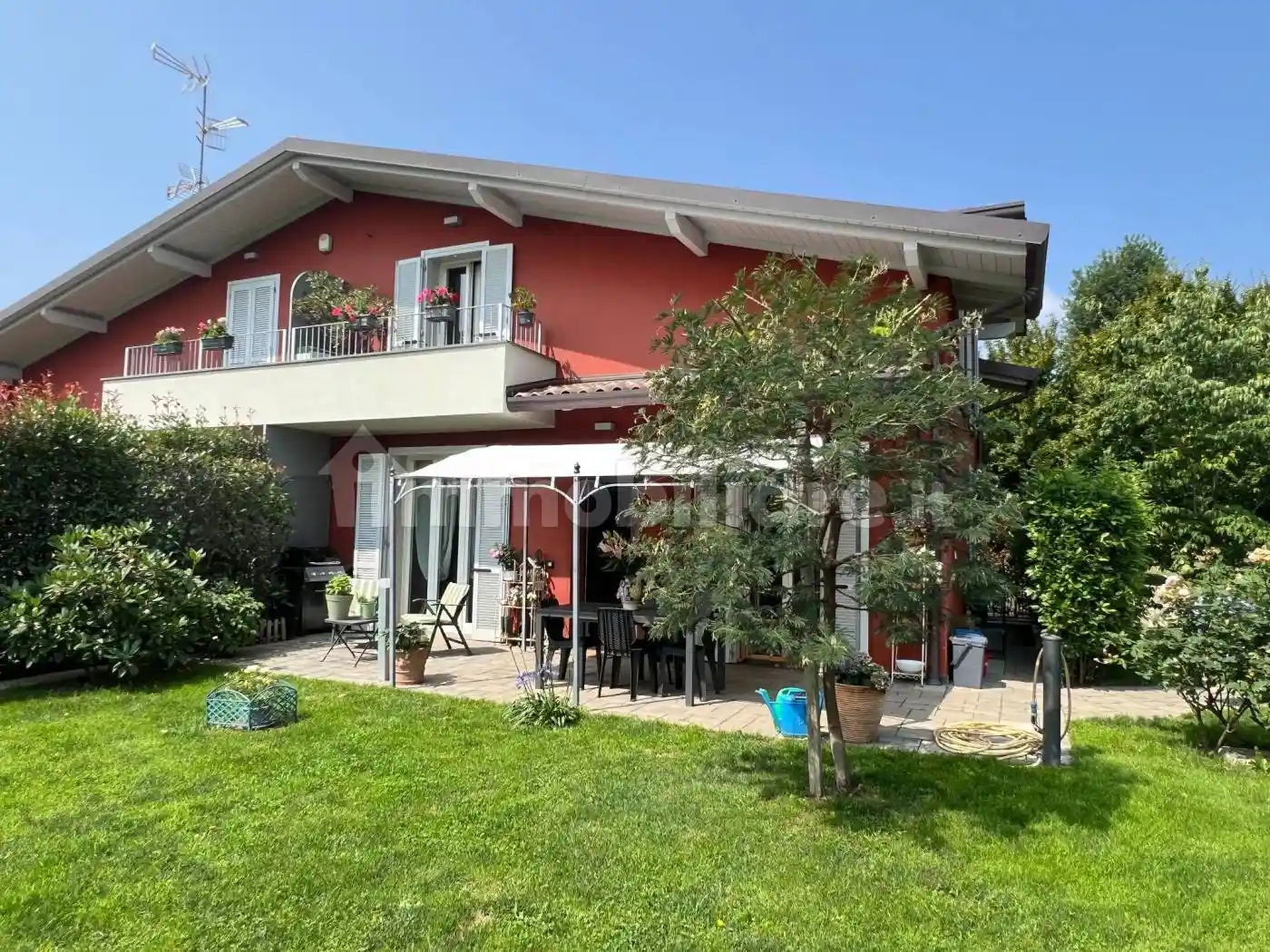 Villa in vendita a Montano Lucino