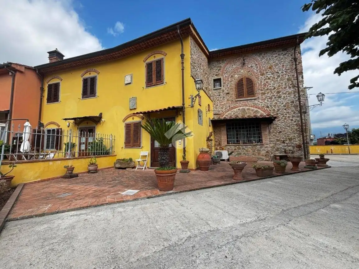 Casa indipendente in vendita a Pistoia