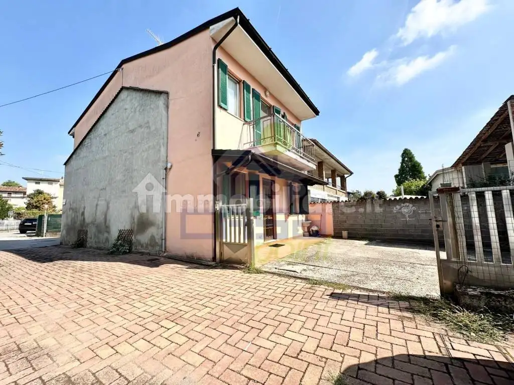 Casa indipendente in vendita a San Bassano