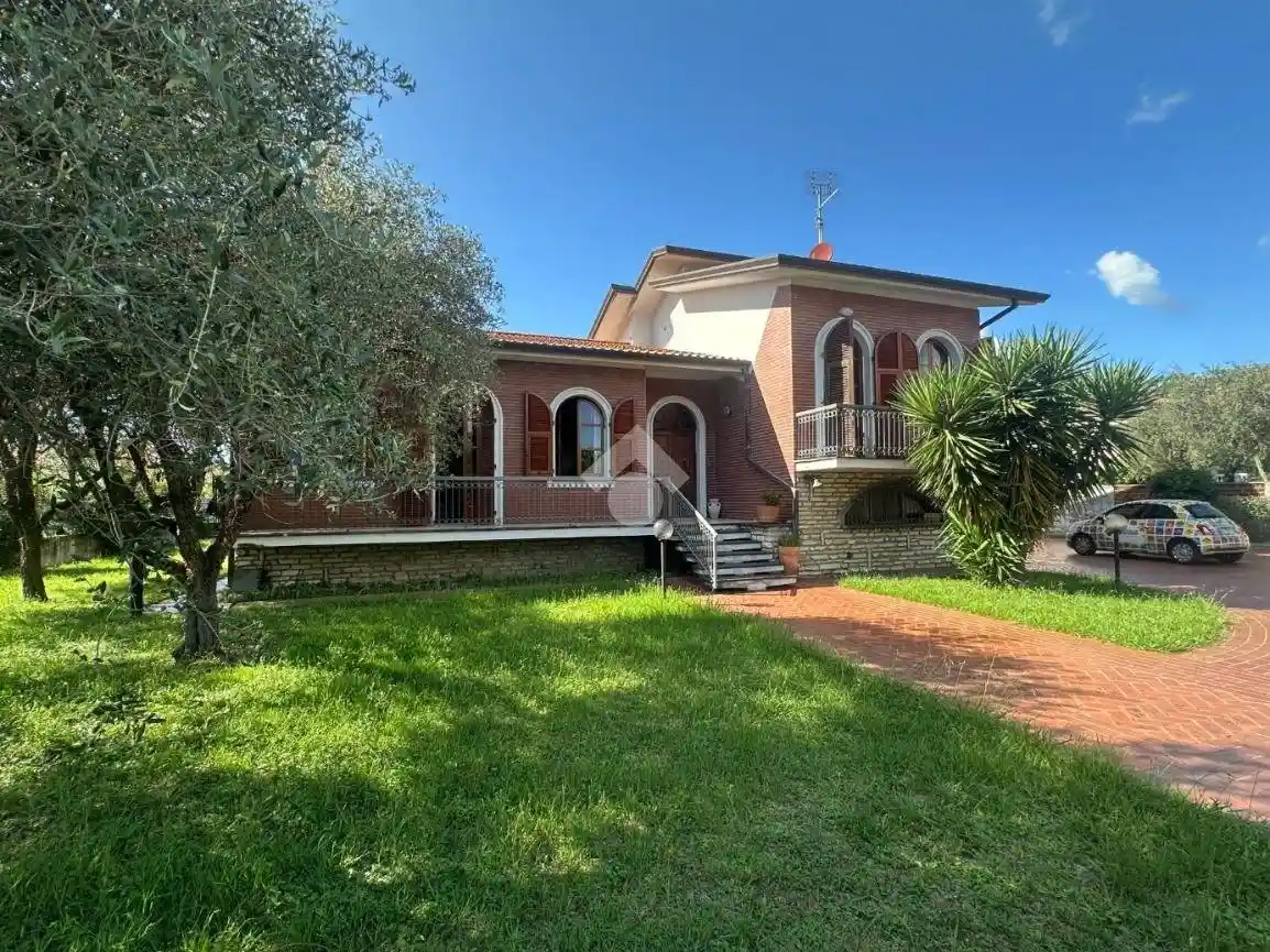 Villa in vendita a Luni