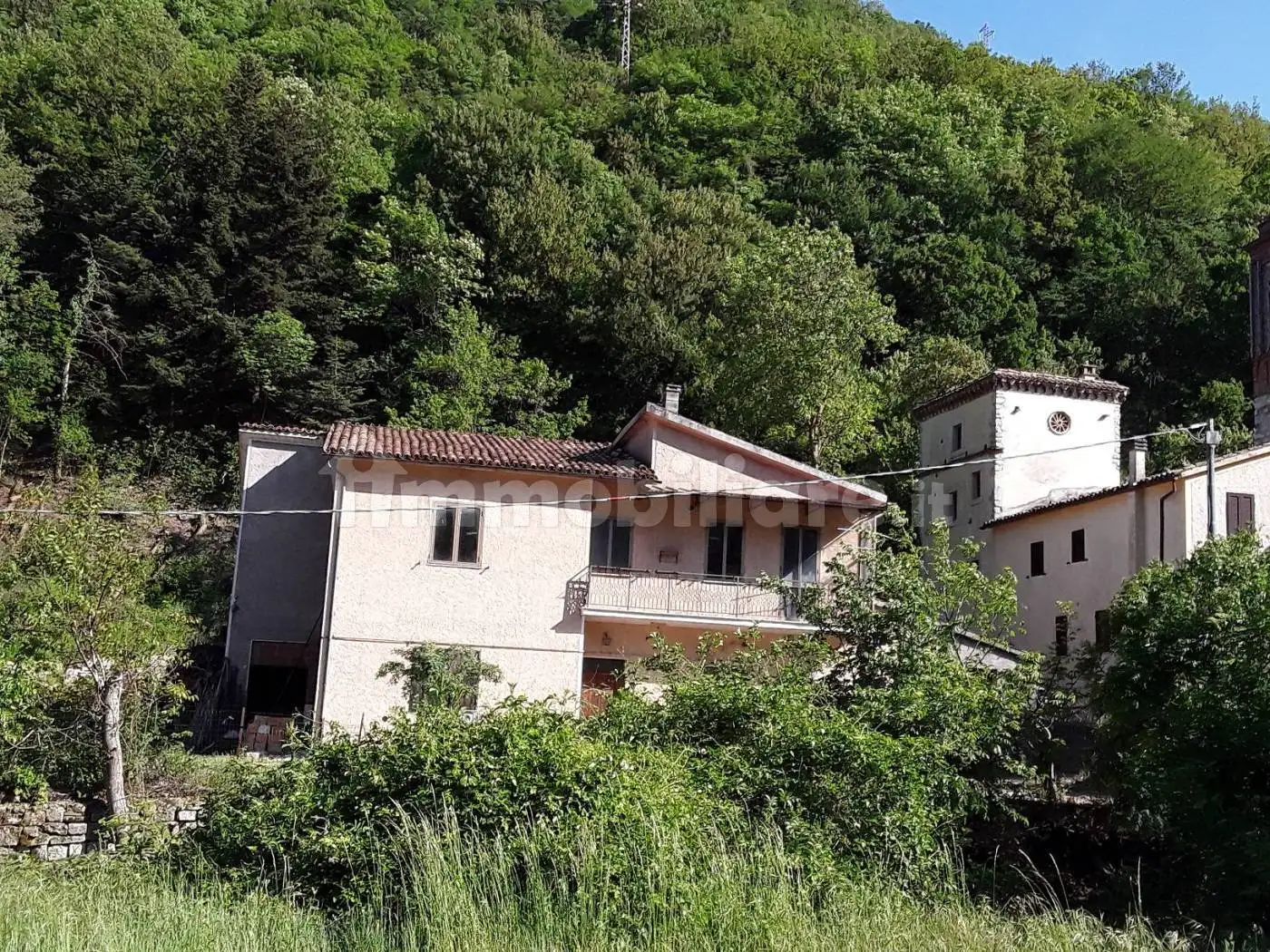 Villa in vendita a Serravalle di Chienti