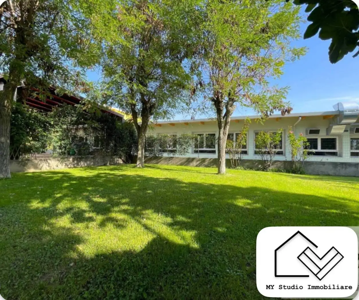 Palazzo - Edificio in vendita a Cento