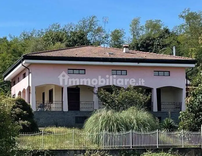 Villa in vendita a Lozzolo