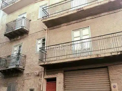 Palazzo - Edificio in vendita a Lascari