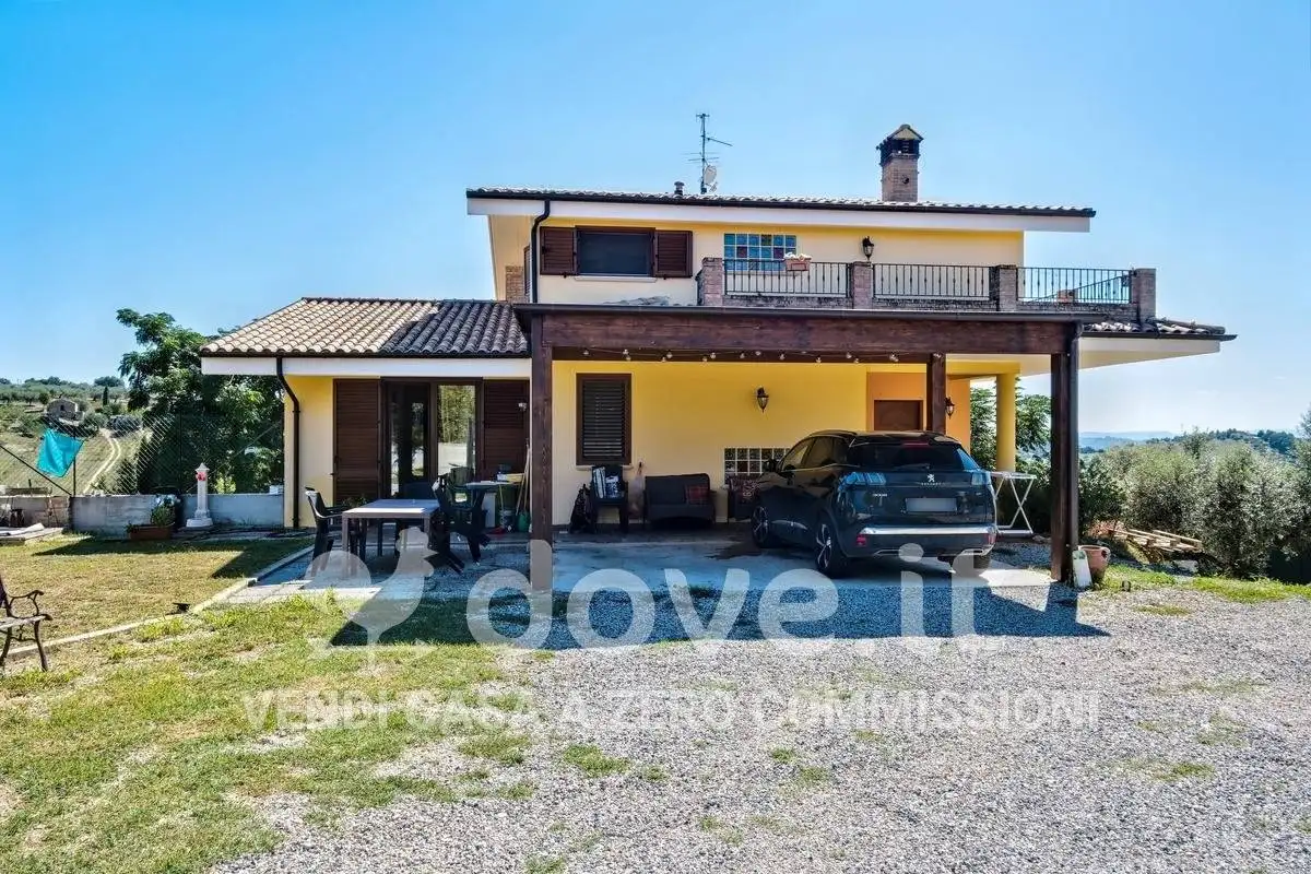 Villa in vendita a Città Sant'Angelo