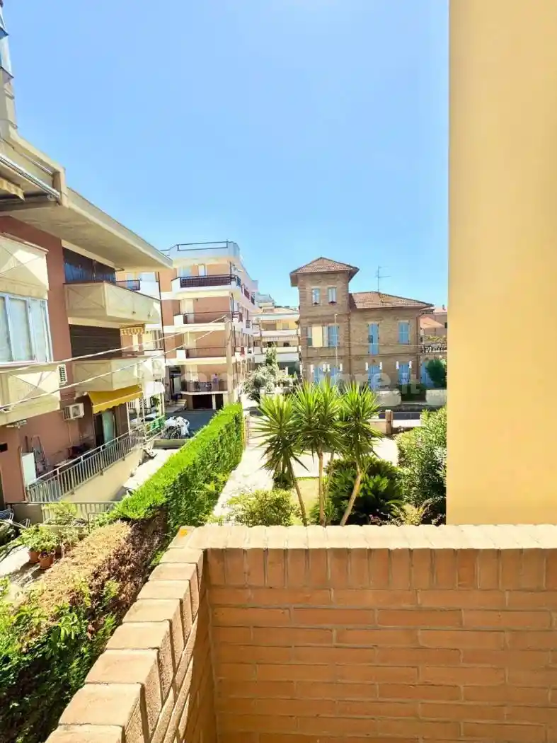 Trilocale via Abruzzo 4, Lungomare Marconi, Alba Adriatica - foto 5