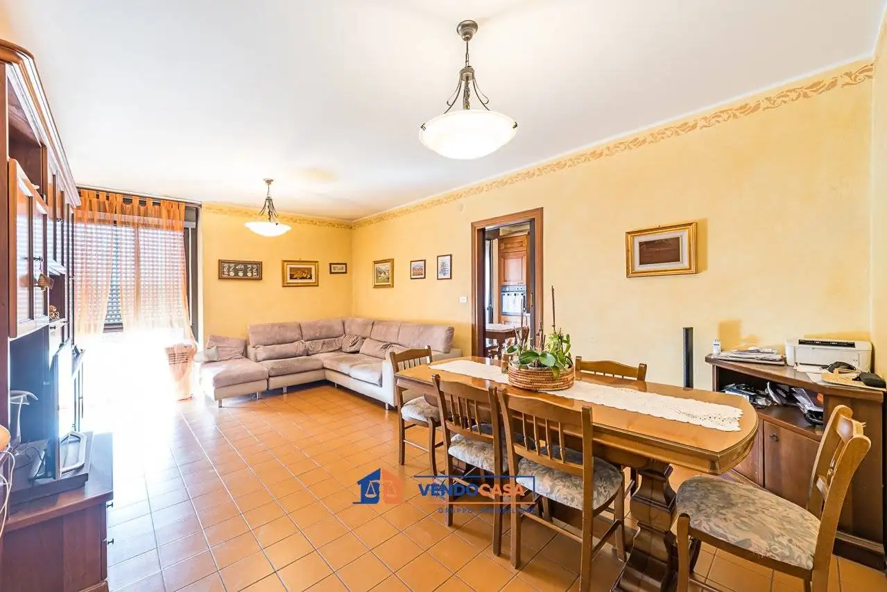 Quadrilocale via Cavalieri di Vittorio Veneto 15, Centro, Saluzzo - foto 4