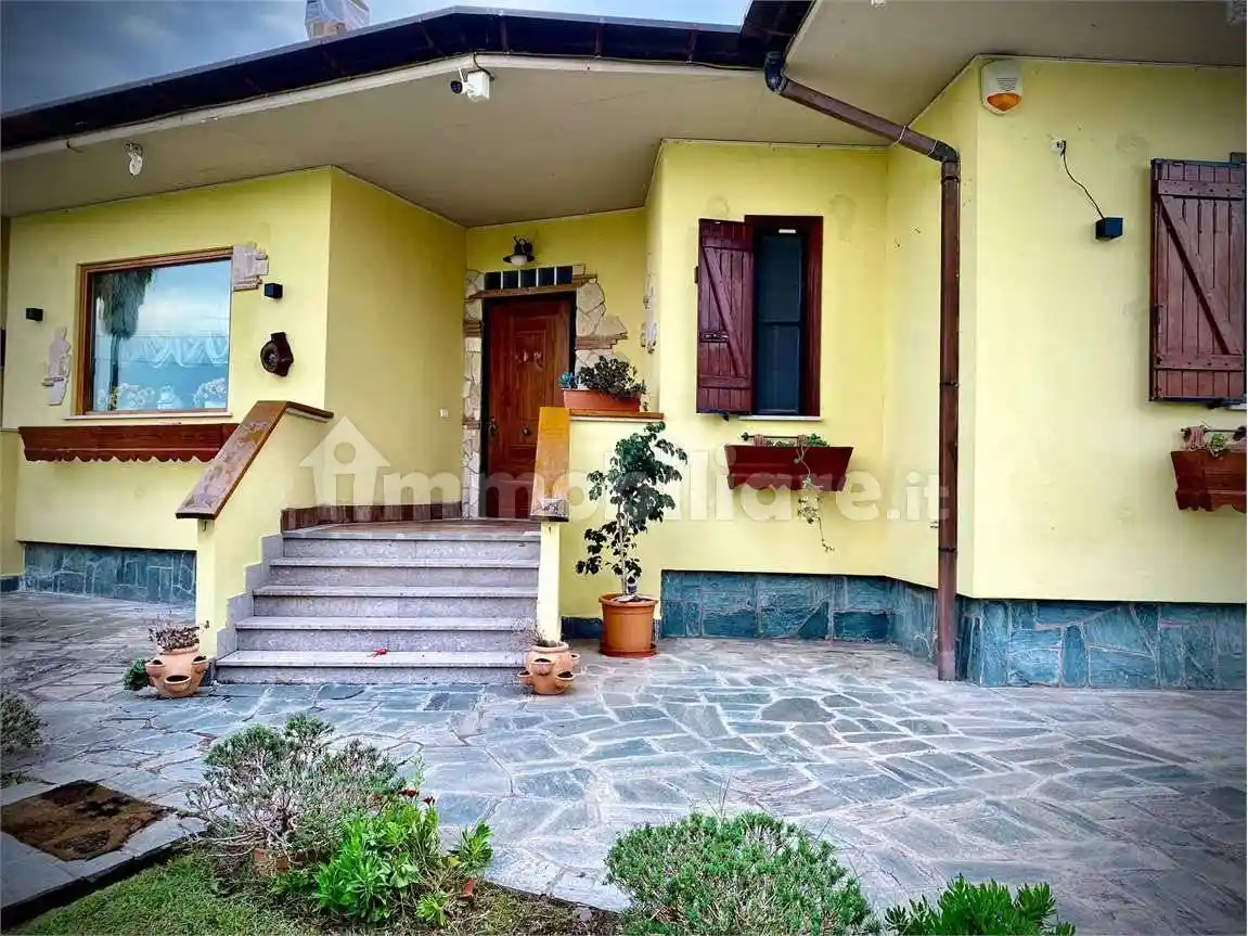 Villa in vendita a Latina