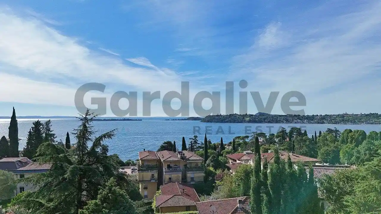 Appartamento in vendita a Gardone Riviera