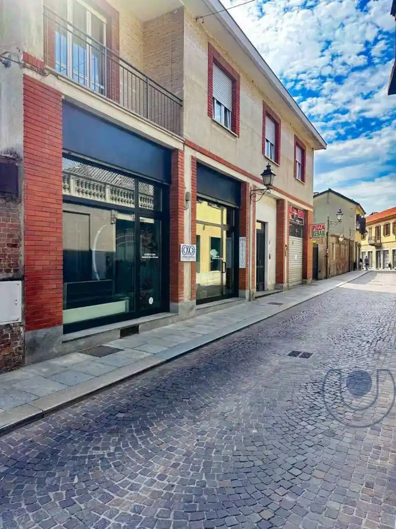 Palazzo - Edificio in vendita a Chieri