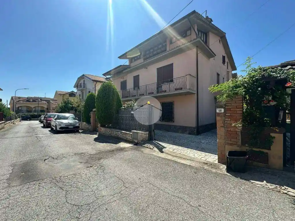 Appartamento in vendita a Fara in Sabina