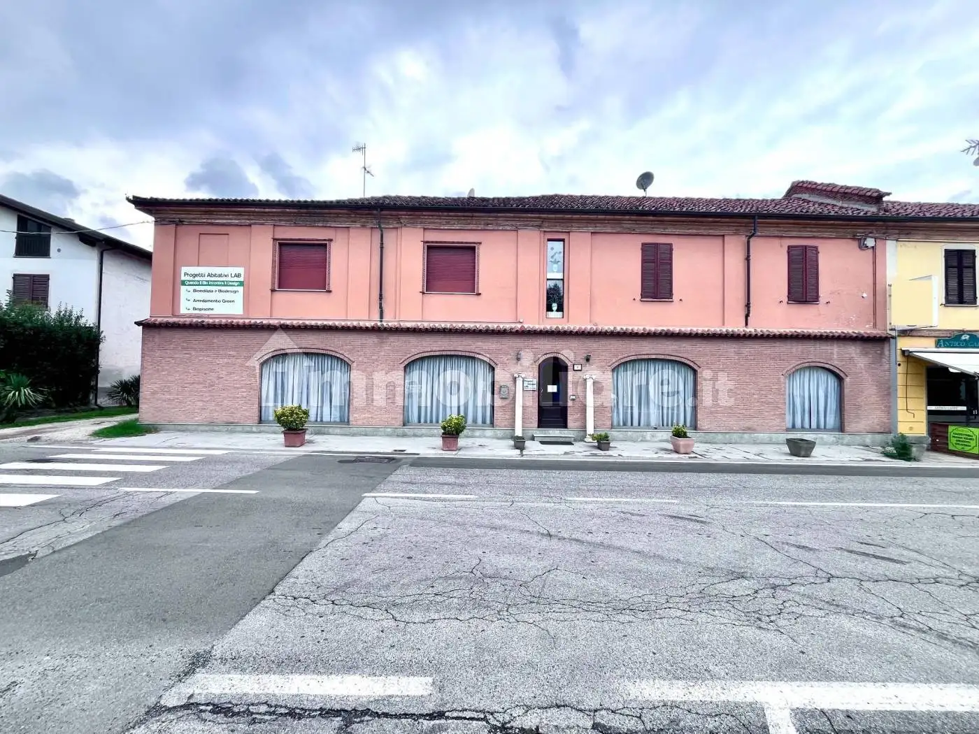 Palazzo - Edificio in vendita a Isola d'Asti