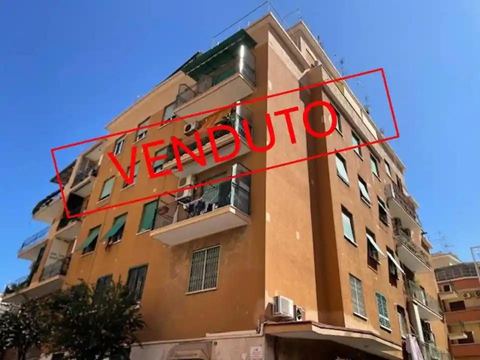 Appartamento in vendita a Roma