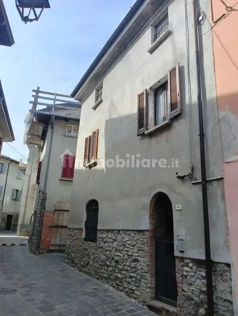 Palazzo - Edificio in vendita a Alta Val Tidone