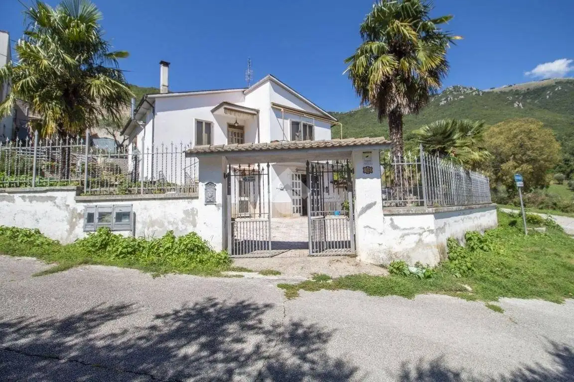 Villa in vendita a Castel Sant'Angelo