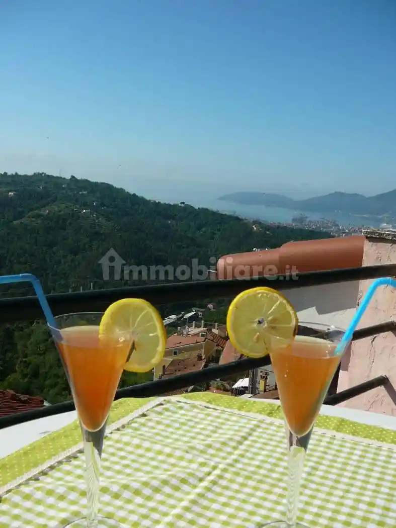 Casa indipendente in vendita a Vezzano Ligure