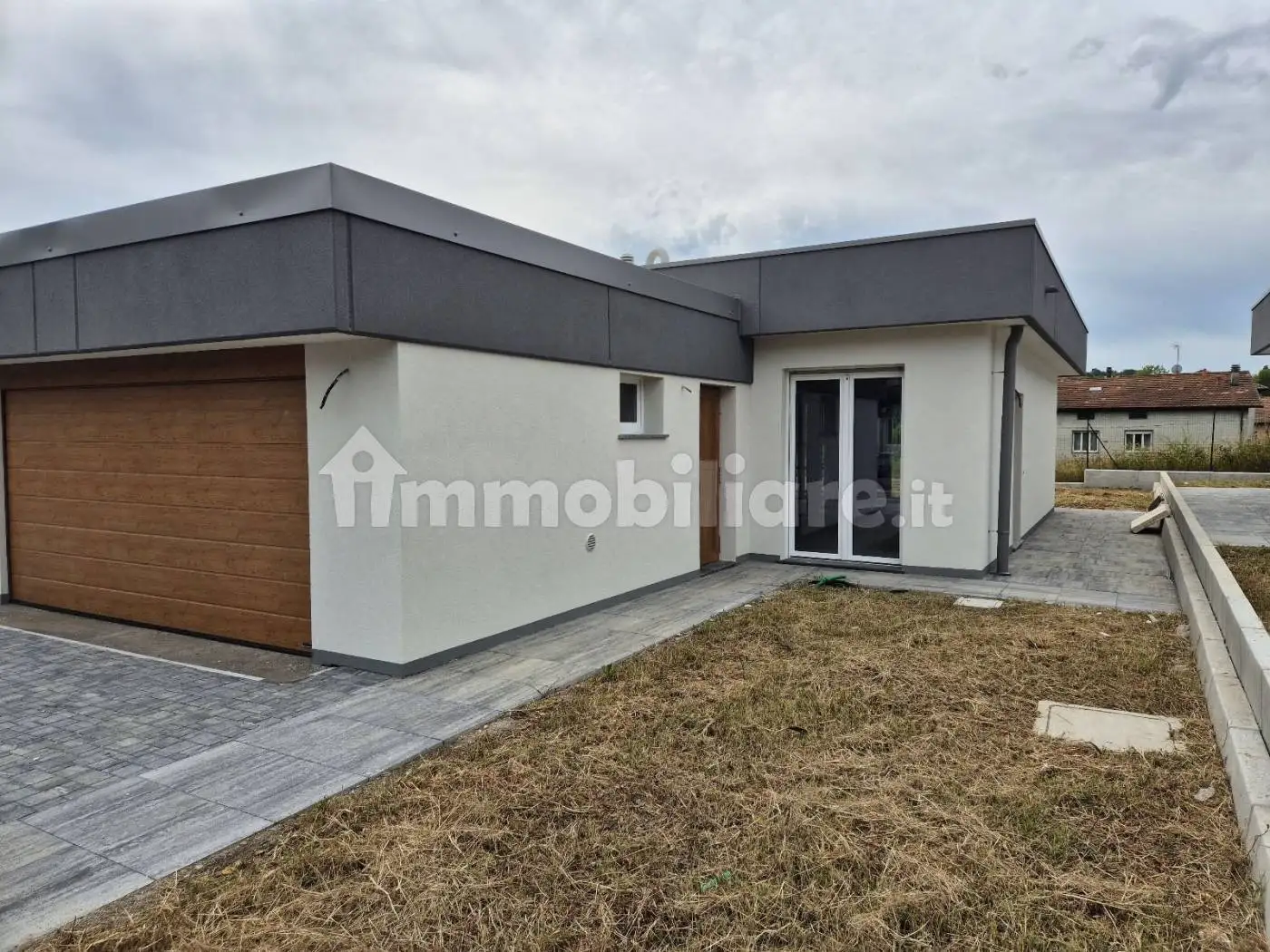 Villa in vendita a Uggiate con Ronago