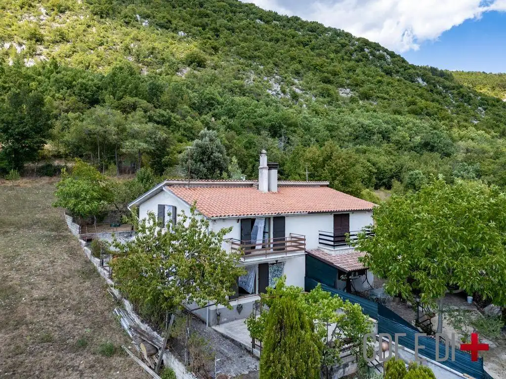 Villa in vendita a Fiamignano