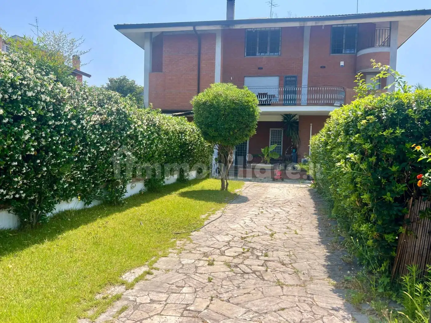 Villa plurifamiliare in vendita a Roma