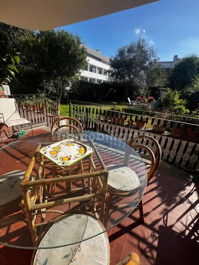 Villa plurifamiliare via Corinna 11, Axa, Roma - foto 3