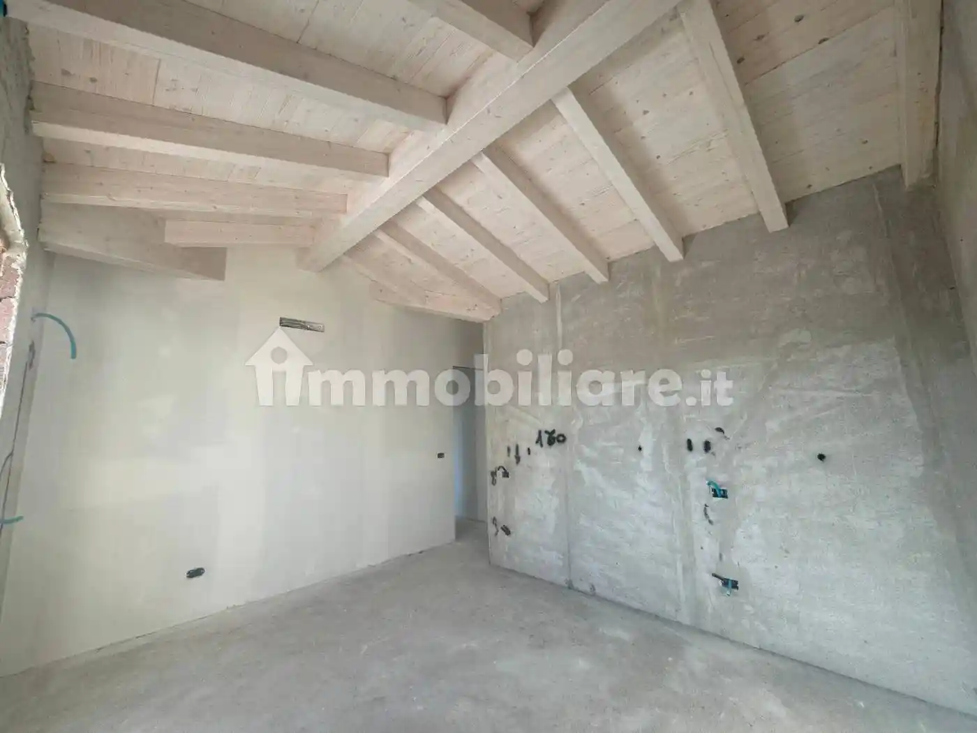 Casa indipendente in vendita a Luni